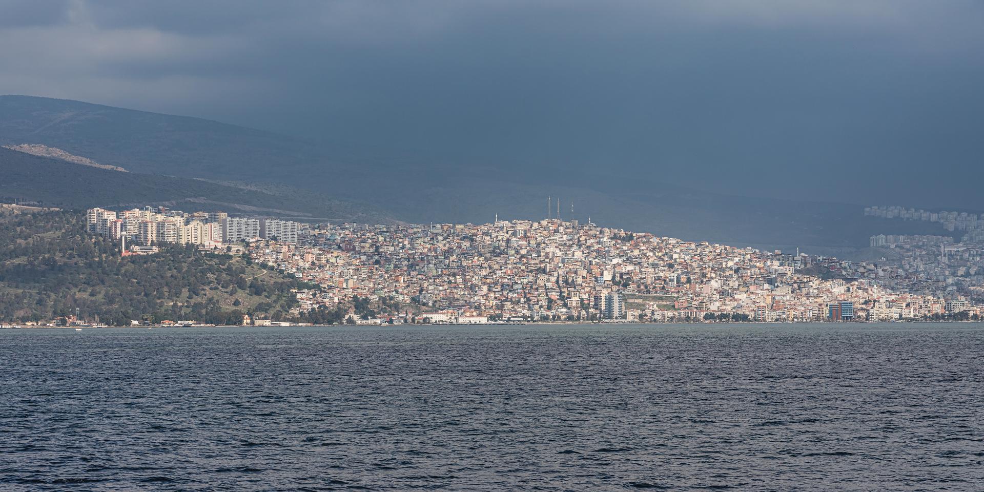 Bayraklı Bayraklı